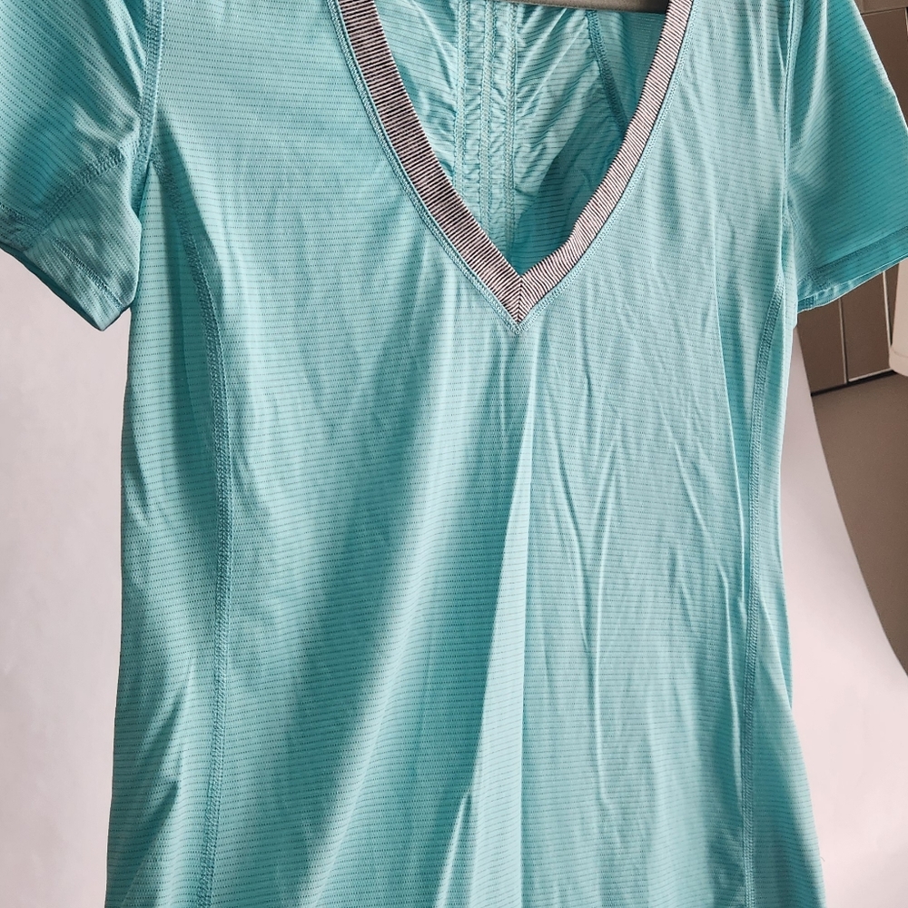 Lululemon Turquoise V-Neck Women's Short Sleeve Top. Sticker In Pocket Says 10.